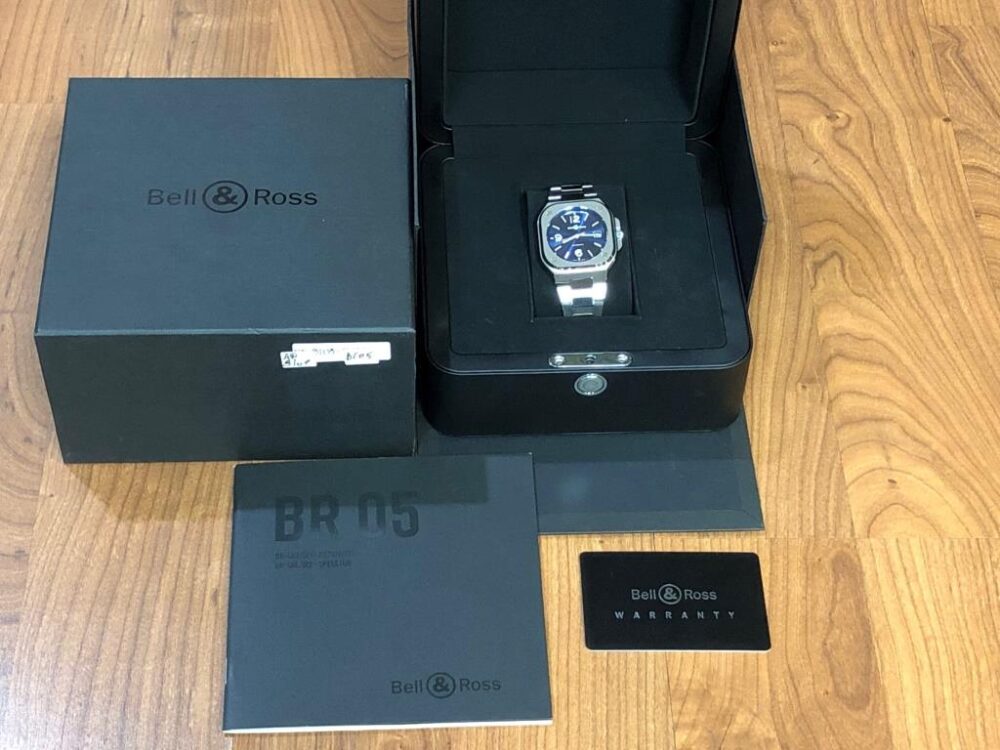 Bell & Ross BR 05 BLUE STEEL Automatic 40mm with Bracelet Box Papers Card Never Worn