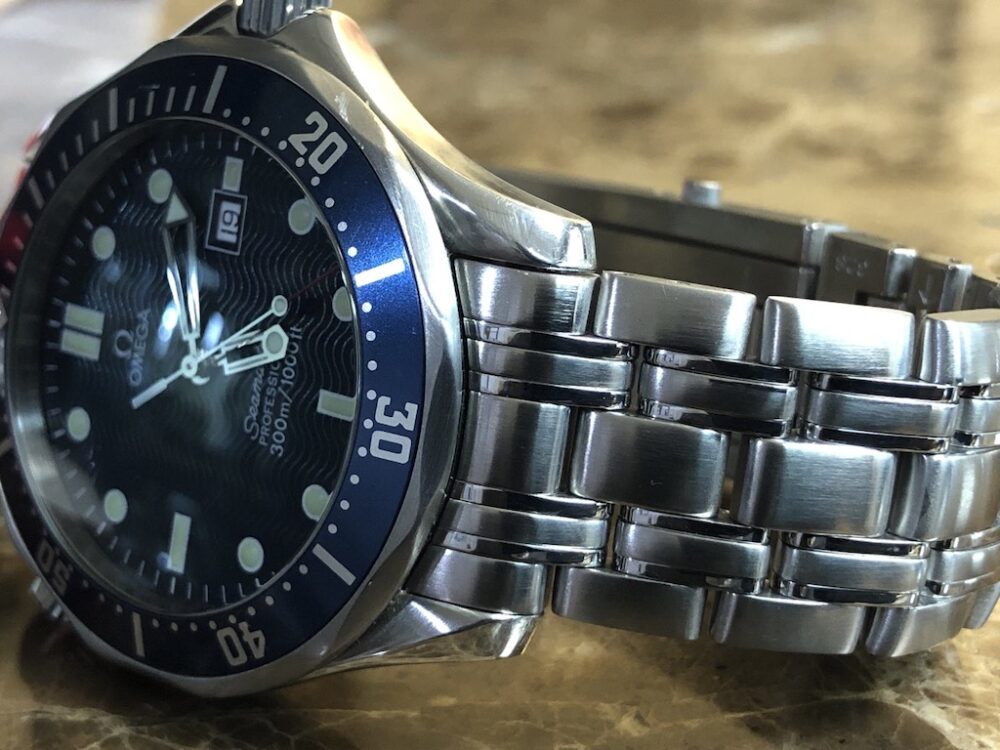 Omega Seamaster 300m Professional Diver Quartz 41mm Blue Wave 007 model 196.1523 Box Booklets