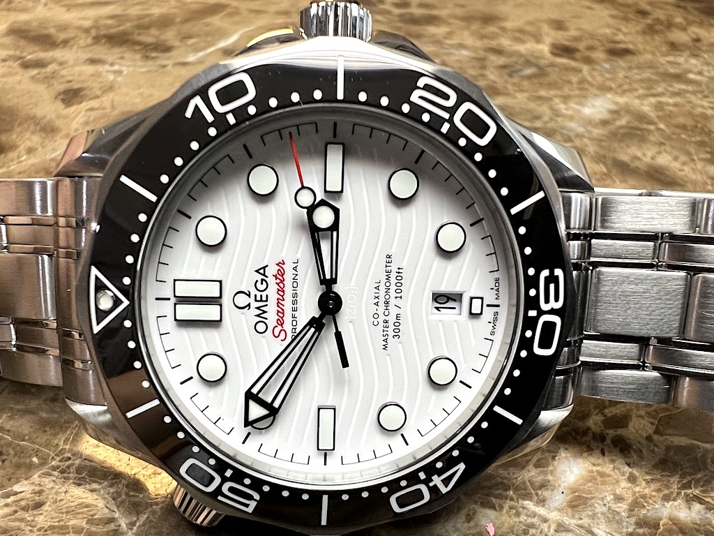 Omega Diver 300M Co‑Axial Master Chronometer 42 mm White Dial Black Bezel  Box Papers Cards model 210.30.42.20.04.001