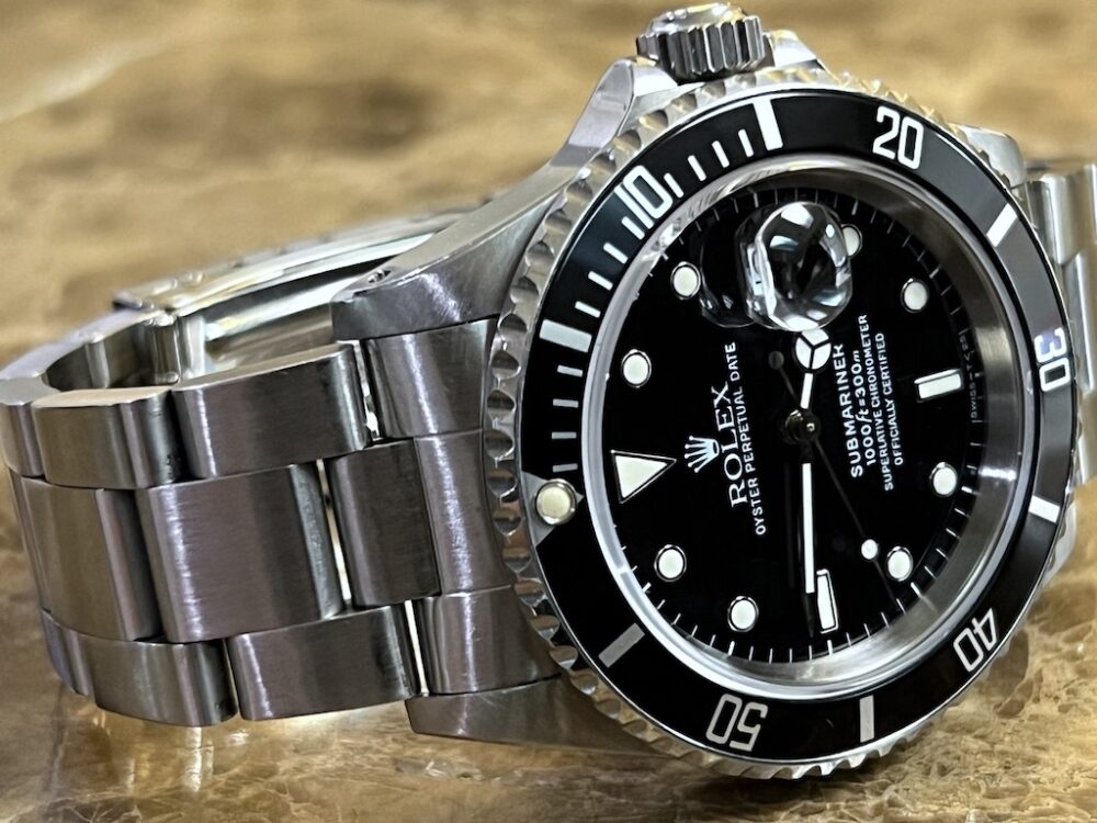 Rolex Submariner with Date Swiss – T