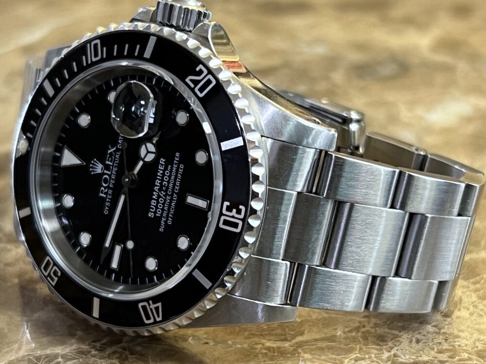 Rolex Submariner with Date Swiss – T