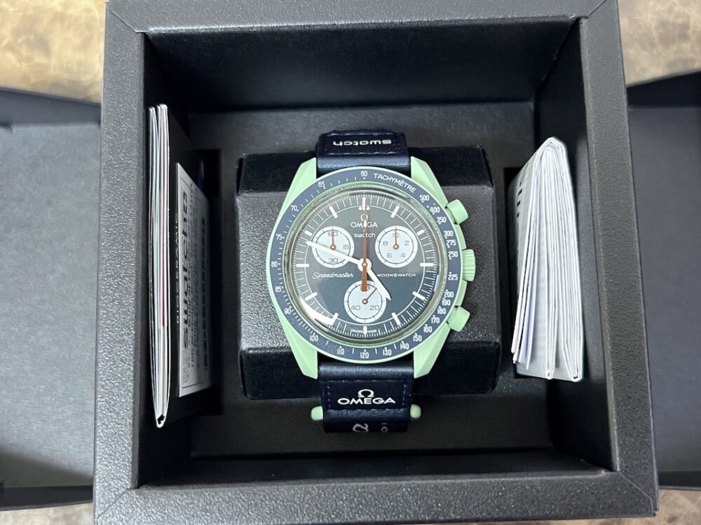 OMEGA X SWATCH MISSION ON EARTH Chronograph Green / Blue Quartz Box Papers Never Worn SO33G100