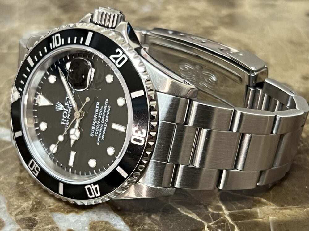 Rolex Submariner Date with Black Dial Black Bezel 40mm Automatic with Box and Rolex Service Card 16610