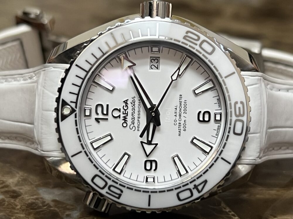 Omega SEAMASTER PLANET OCEAN 600M 39.5mm Automatic White Dial White Ceramic Bezel Box Papers Cards 215.33.40.20.04.001