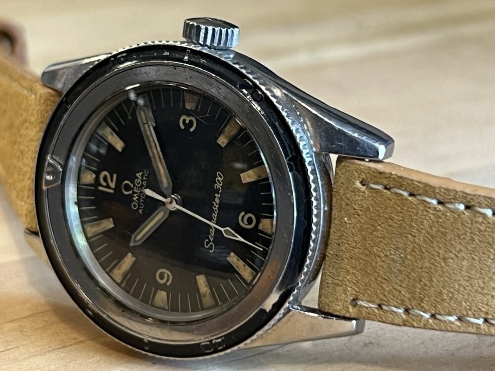 Omega SEAMASTER 300 Vintage Bakelite Bezel 39mm Automatic Caliber 550 with heavy matching patina 165.014-63 year 1963