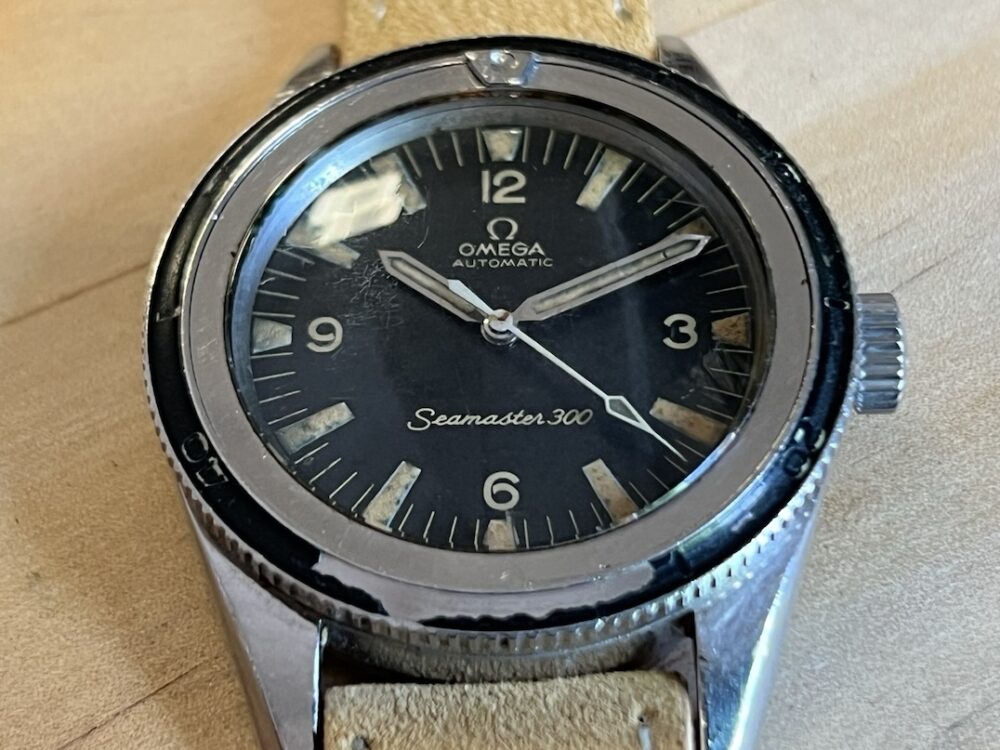 Omega SEAMASTER 300 Vintage Bakelite Bezel 39mm Automatic Caliber 550 with heavy matching patina 165.014-63 year 1963