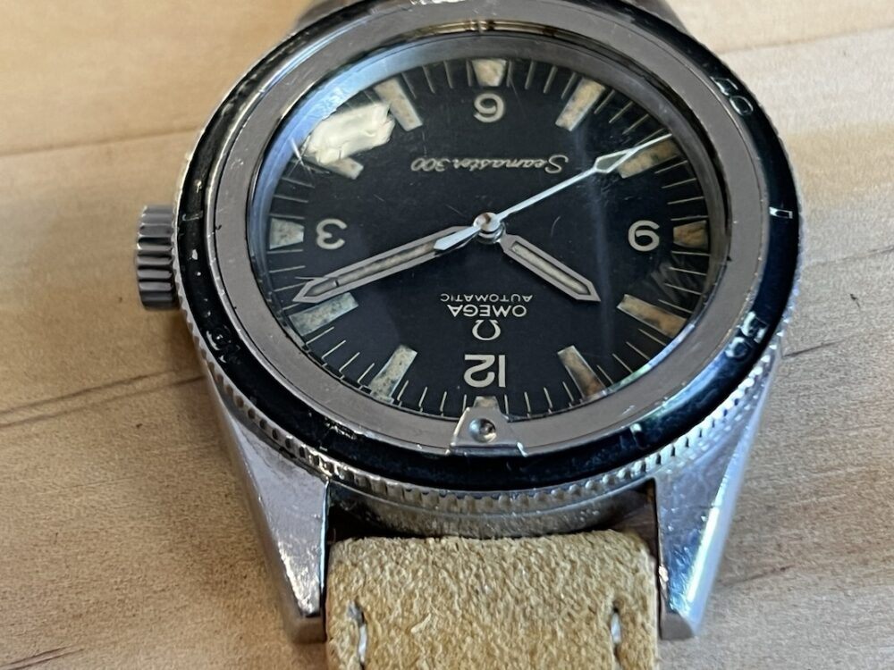 Omega SEAMASTER 300 Vintage Bakelite Bezel 39mm Automatic Caliber 550 with heavy matching patina 165.014-63 year 1963