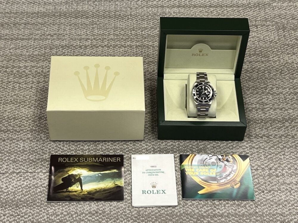 Rolex Sea Dweller 4000 model 16600 K Year 2001 40mm Automatic Box Papers