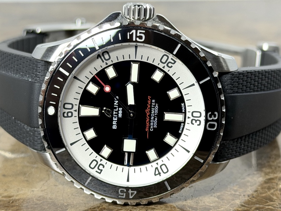 Breitling SuperOcean 42 Automatic Black Dial on a Rubber Dive strap with Breitling Box Papers Card A17375211B1S1