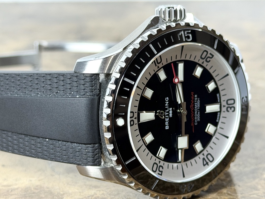 Breitling SuperOcean 42 Automatic Black Dial on a Rubber Dive strap with Breitling Box Papers Card A17375211B1S1