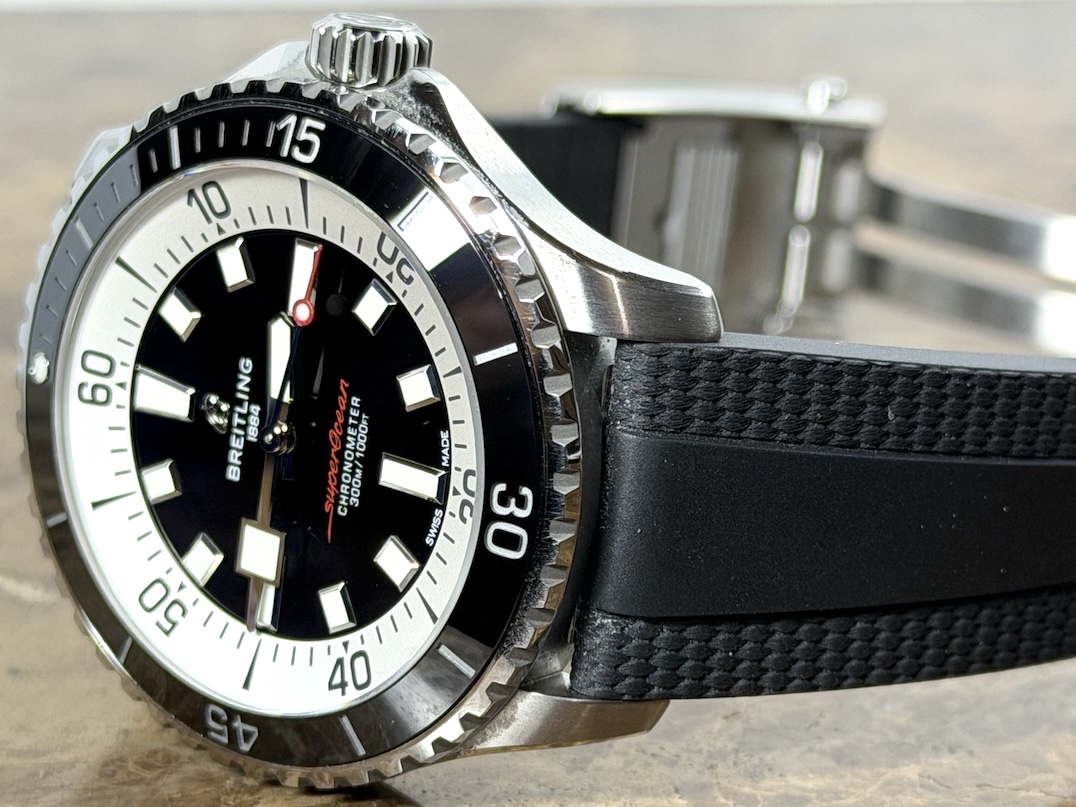 Breitling SuperOcean 42 Automatic Black Dial on a Rubber Dive strap with Breitling Box Papers Card A17375211B1S1