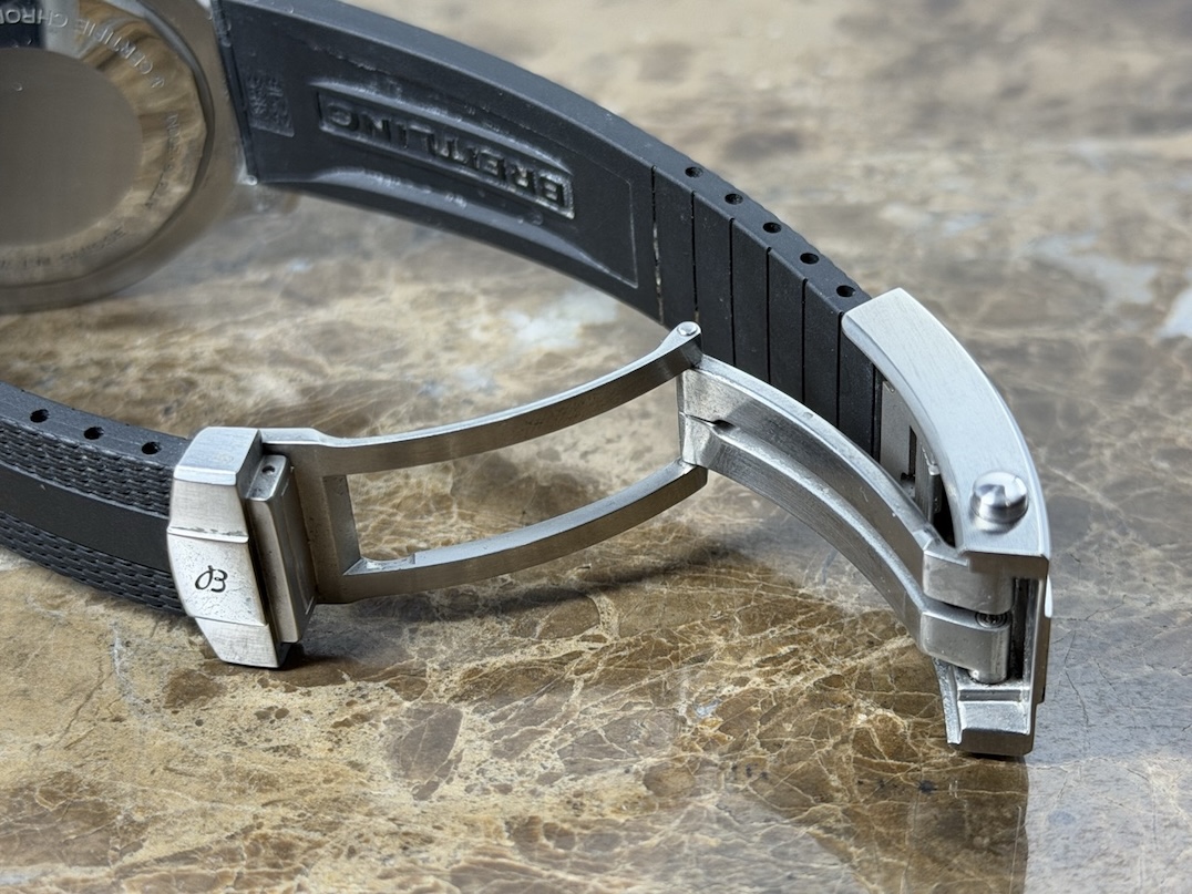 Breitling SuperOcean 42 Automatic Black Dial on a Rubber Dive strap with Breitling Box Papers Card A17375211B1S1