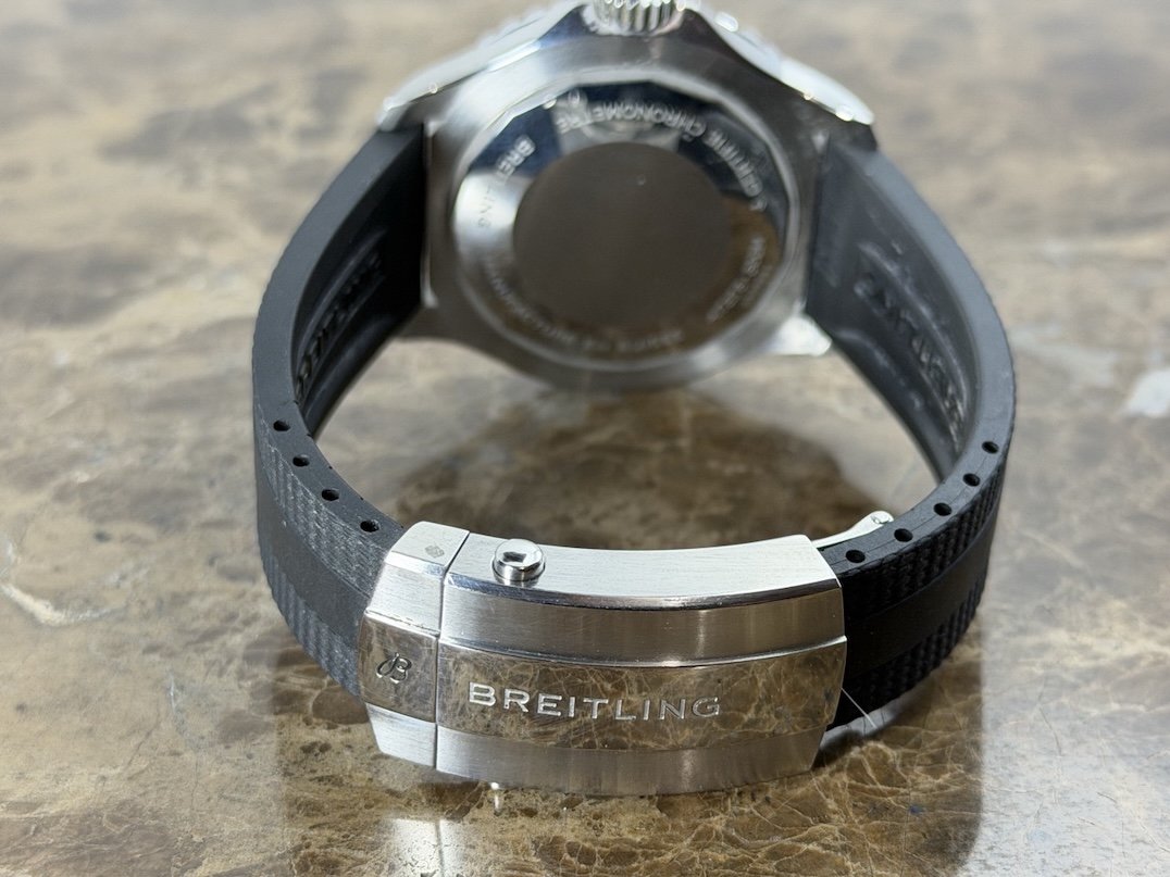 Breitling SuperOcean 42 Automatic Black Dial on a Rubber Dive strap with Breitling Box Papers Card A17375211B1S1