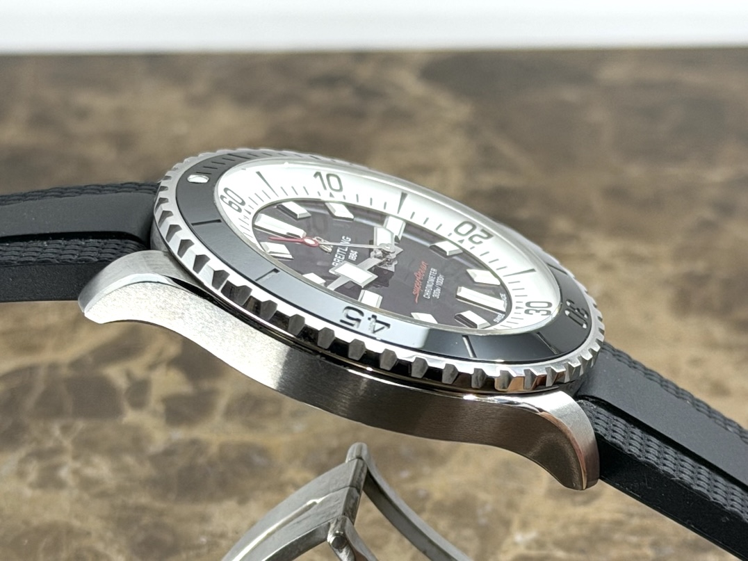 Breitling SuperOcean 42 Automatic Black Dial on a Rubber Dive strap with Breitling Box Papers Card A17375211B1S1