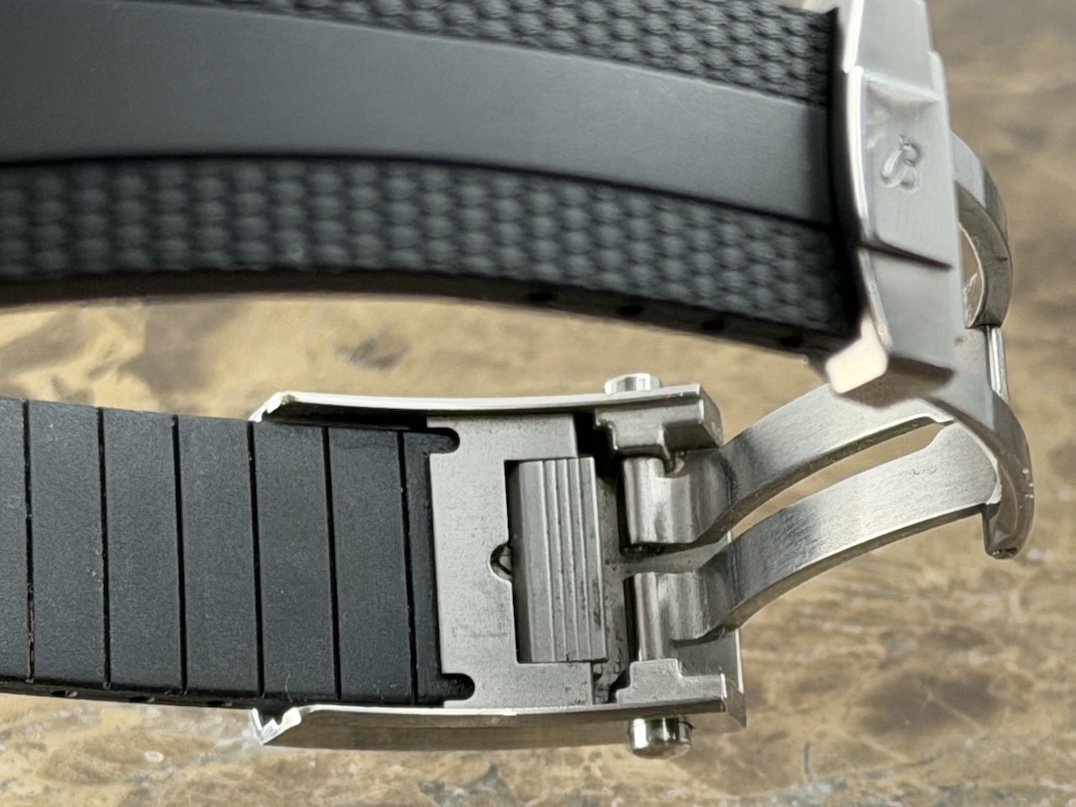 Breitling SuperOcean 42 Automatic Black Dial on a Rubber Dive strap with Breitling Box Papers Card A17375211B1S1