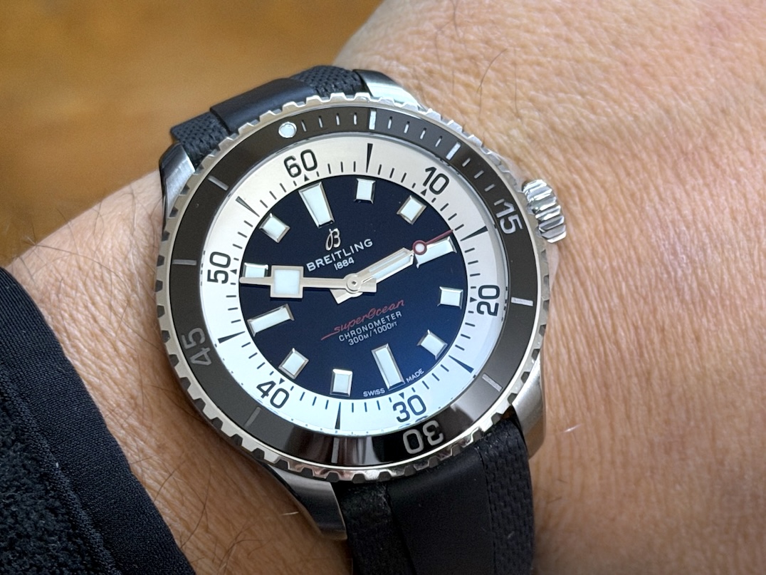 Breitling SuperOcean 42 Automatic Black Dial on a Rubber Dive strap with Breitling Box Papers Card A17375211B1S1