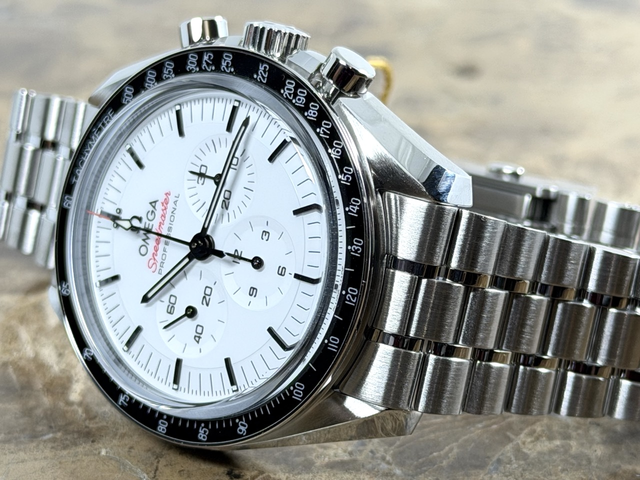 Omega Speedmaster White Dial MOONWATCH PROFESSIONAL 42mm 310.30.40.50.04.001 Box Papers Cards